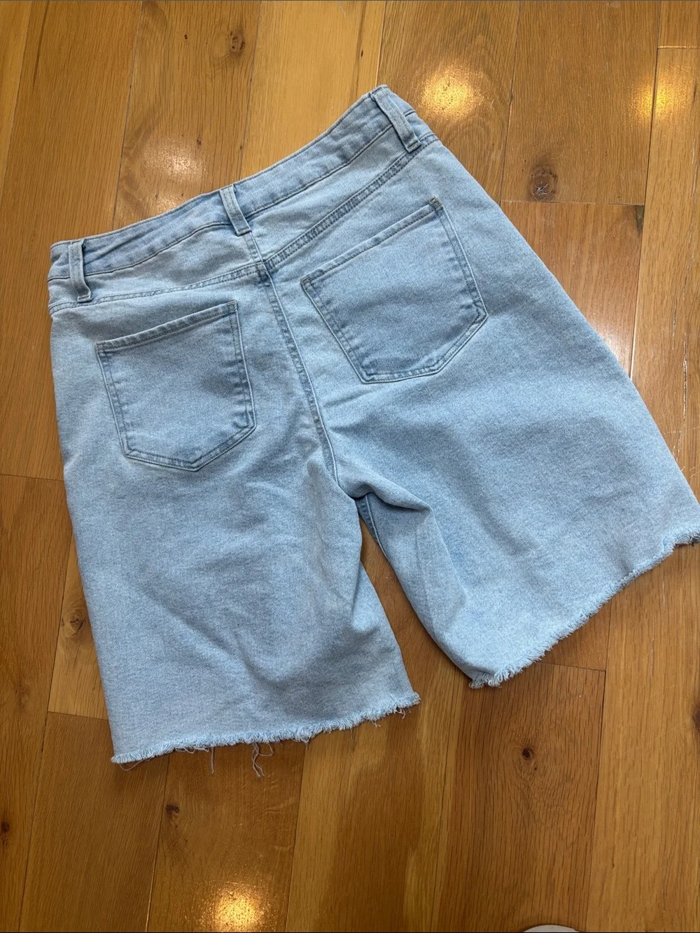 No Boundaries Women’s 6 Light Blue Denim Bermuda Shorts